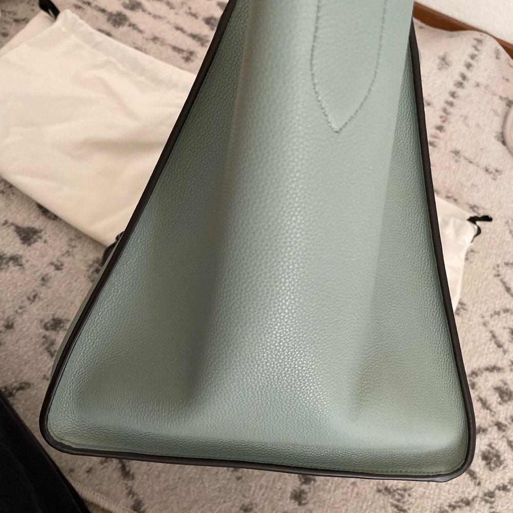 Celine Phantom tote drummed leather in Jade color - Picture 5 of 9